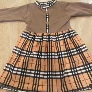 A dress for 4-5 years old girl - work only a few times (not original)